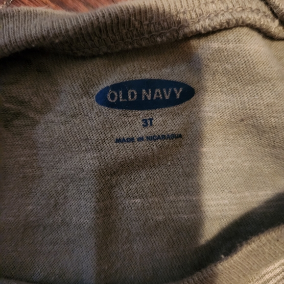 💜Old navy bundle- boys size 4 Long sleeve - Picture 2 of 3